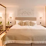 Alex Private Luxury *