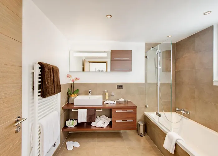 Alex Private Luxury *